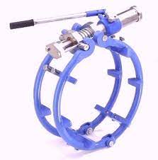 Hydraulic cylinder for hydraulic pipe clamp